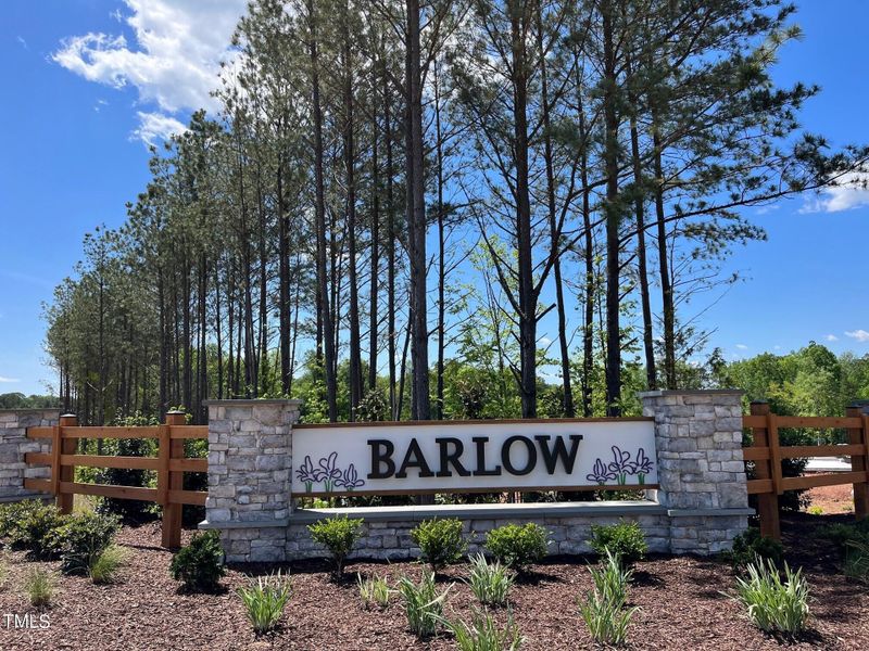 Barlow - entrance monument