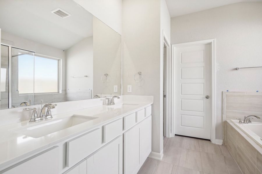 Primary suite bathroom in the Fitzhugh floorplan at a Meritage homes community.