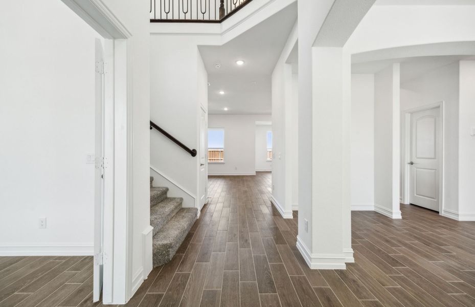 Welcoming entry way into home