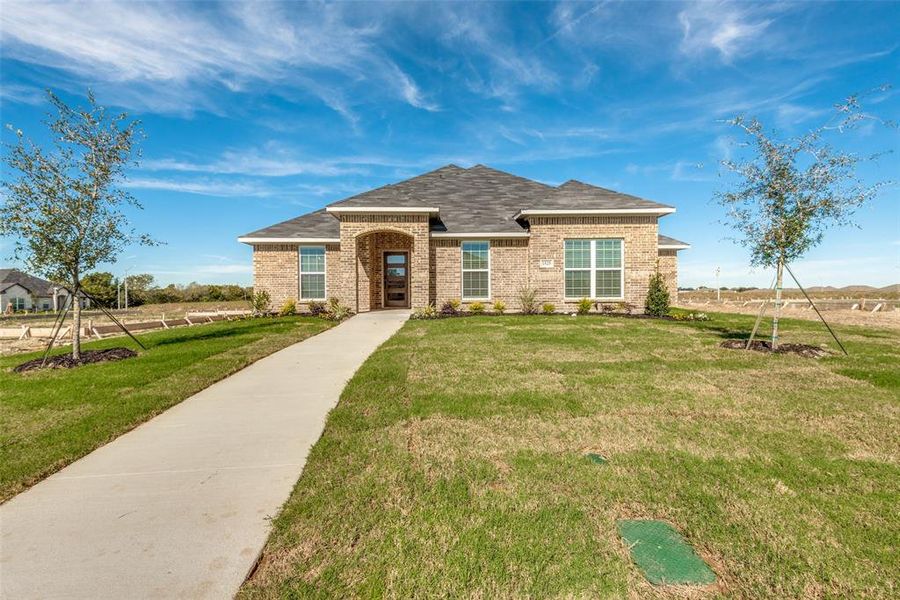 Ranch-style house featuring a front yard