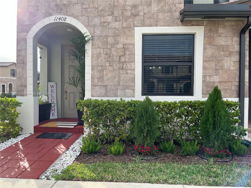 New construction Townhouse house 11408 W 34Th Ct, Hialeah, FL 33018 - photo