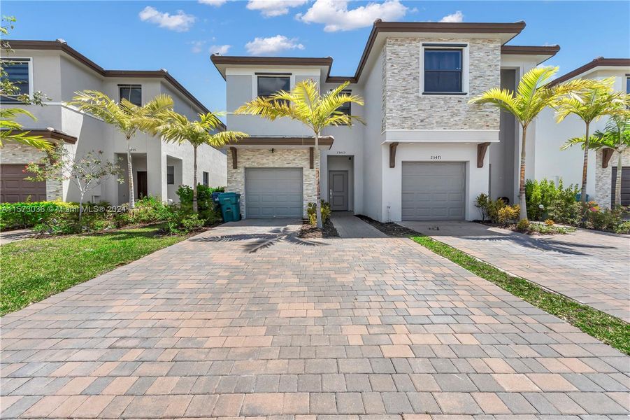 New construction Townhouse house 25465 Sw 108Th Ct, Homestead, FL 33032 - photo