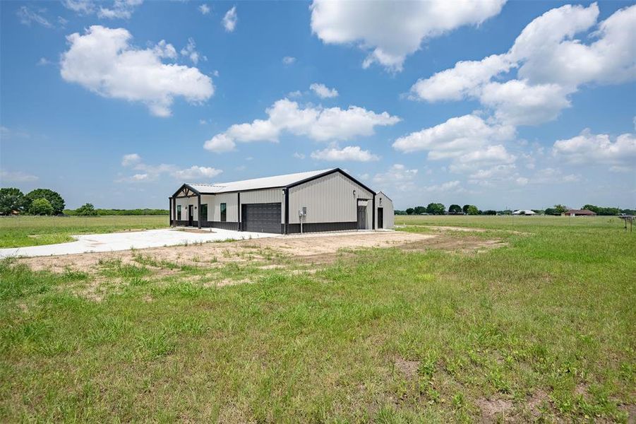 New construction Single-Family house 419 Brazier Road, Ennis, TX 75119 - photo