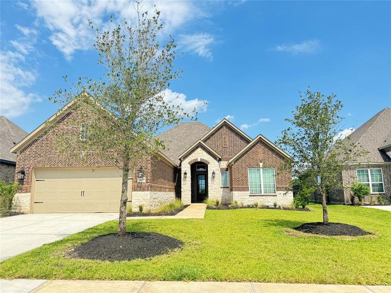 The Laurel Floor Plan showcases 3 bedrooms and 3 full bathrooms in a beautiful gated section of Sierra Vista. Actual finishes and selections may vary from listing photos.