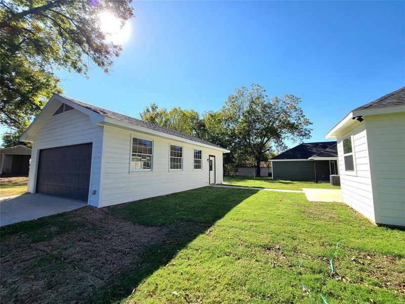 Separate 2 car garage with bonus room with sink, and bathroom