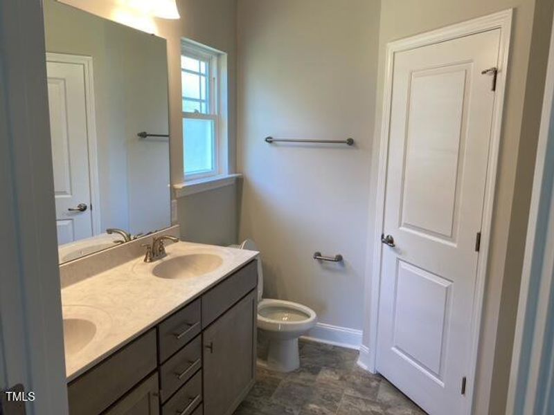 1522 Primary Ensuite