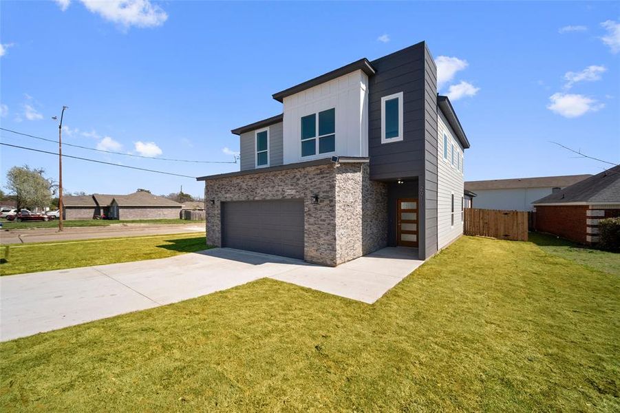New construction Single-Family house 2911 S El Centro Way, Dallas, TX 75241 - photo