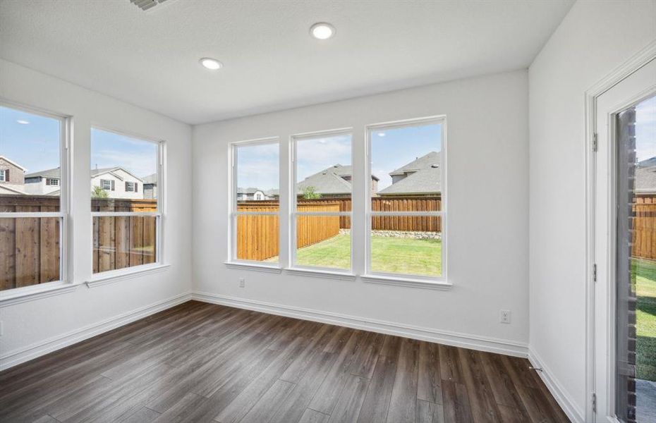 Airy dining room*real home pictured