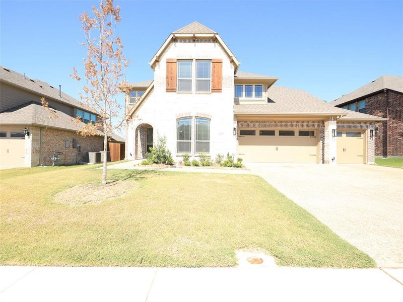 View of front of home featuring a front yard