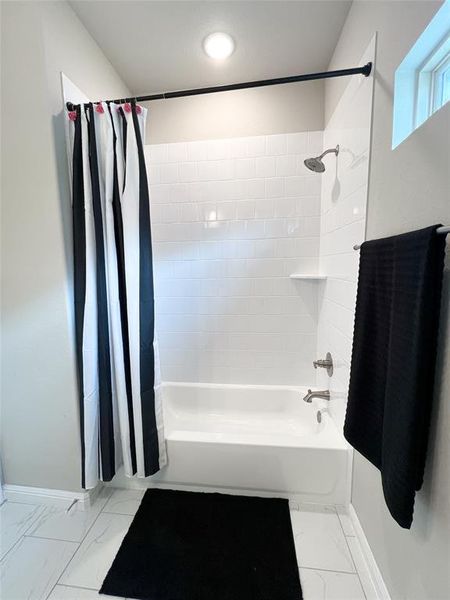 Guest shower and tub