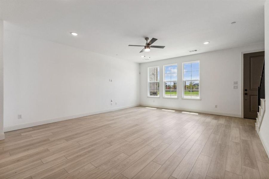 A family room spacious enough to host the entire family!