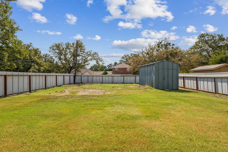 View of yard with a shed