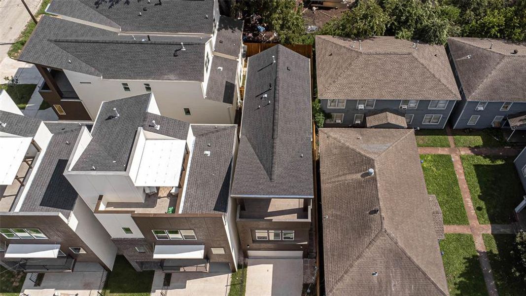Aeriel view of 2909 Nagle Street. Notice the private driveway.