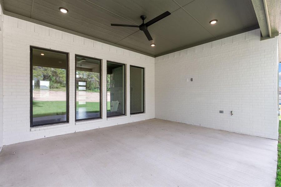 View of terrace with ceiling fan