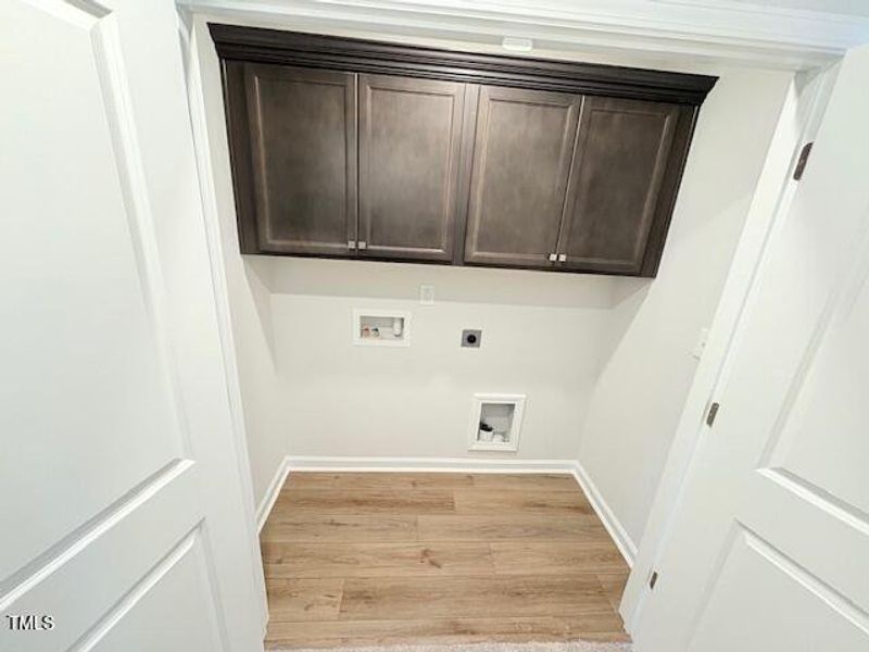 KF 422 Laundry Closet