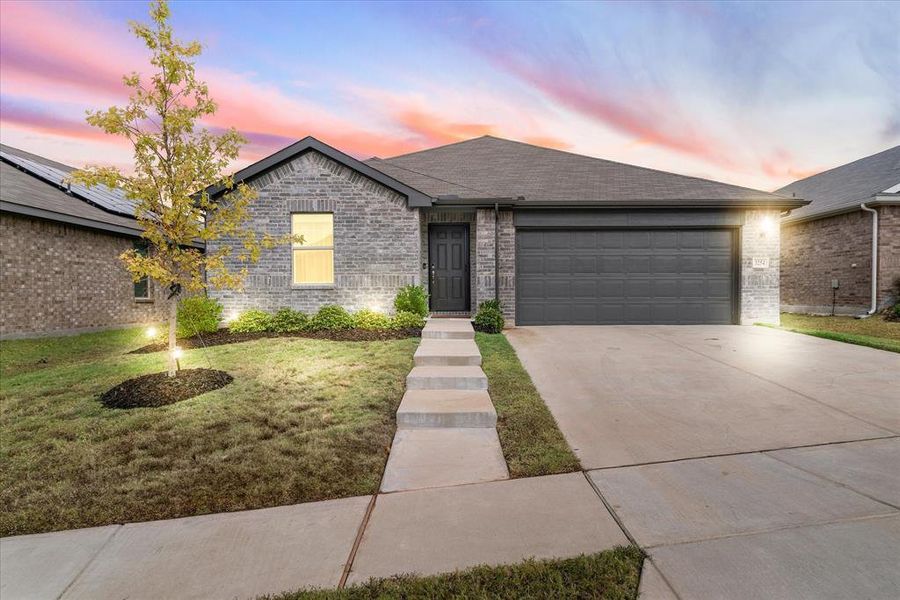 Welcome to DeBerry Reserve! Single level living with curb appeal and style.