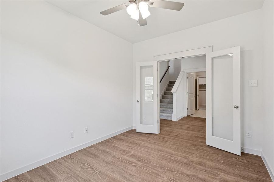 Unfurnished room with light hardwood / wood-style flooring and ceiling fan