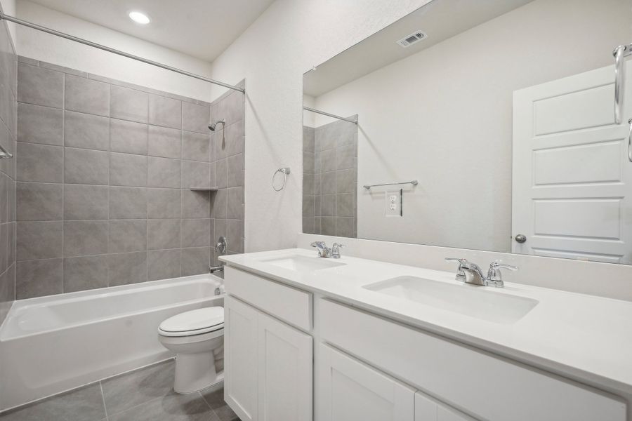 Guest bedroom in the Allen floorplan at a Meritage Homes community.