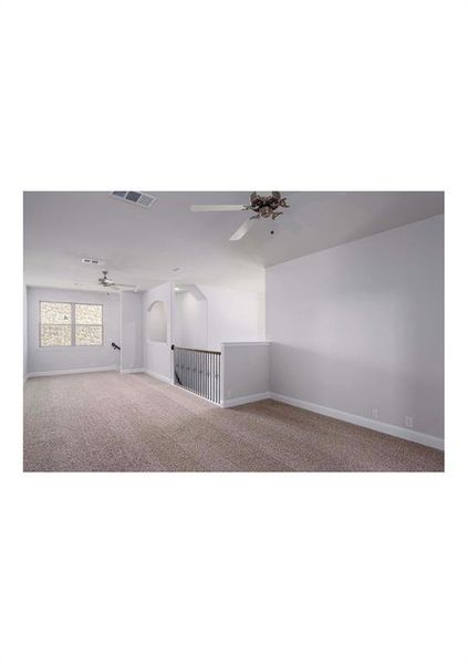 Unfurnished room featuring light carpet and ceiling fan