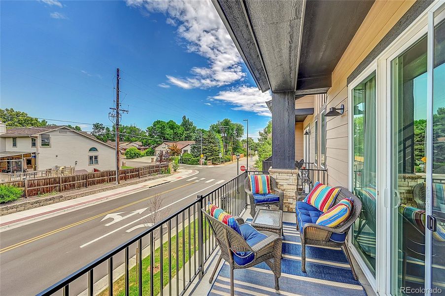 Balcony with Mountain Views!