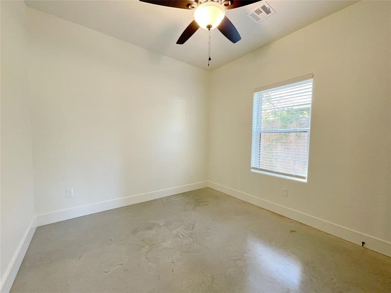 Empty room with ceiling fan