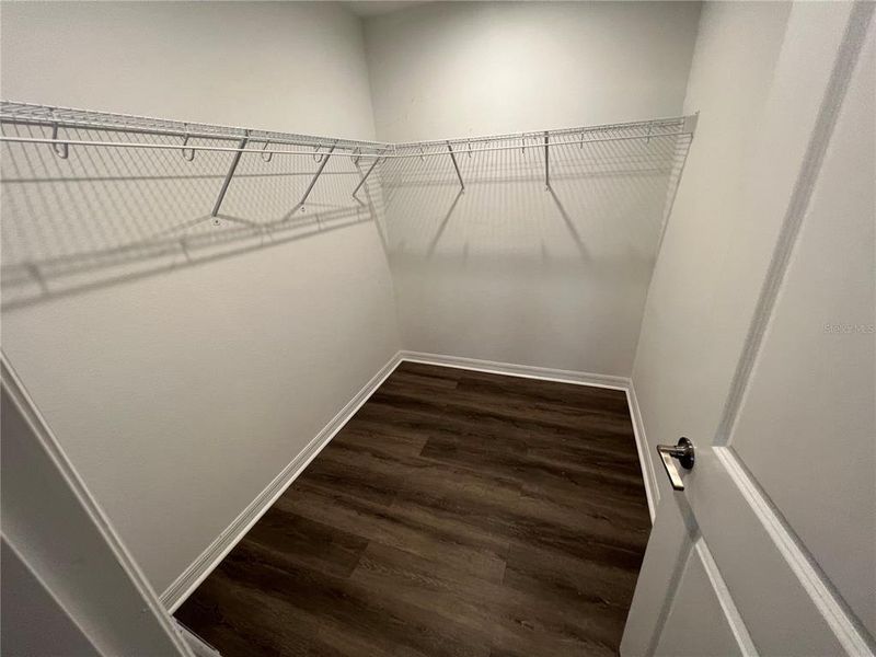 Masterbedroom walk-in closet