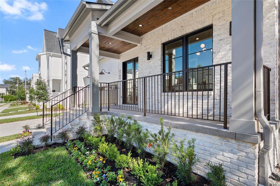 Stunning new home on wide street in Woodland Heights