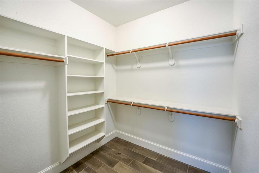 Spacious closet with well dedicated spaces