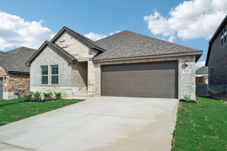 Front exterior of the the FItzhugh floorplan in a Meritage Homes community.