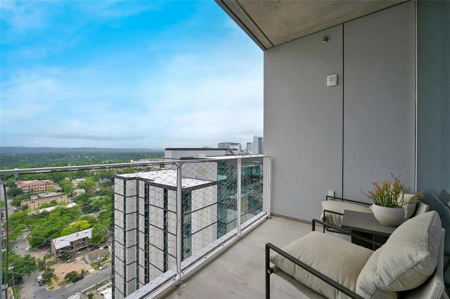 VIEWS. Because of its strategic location amongst various districts, The Linden affords views from all sides that include: The Texas State Capitol, Texas Hill Country, The University of Texas at Austin and the traditional Central Business District (CBD).