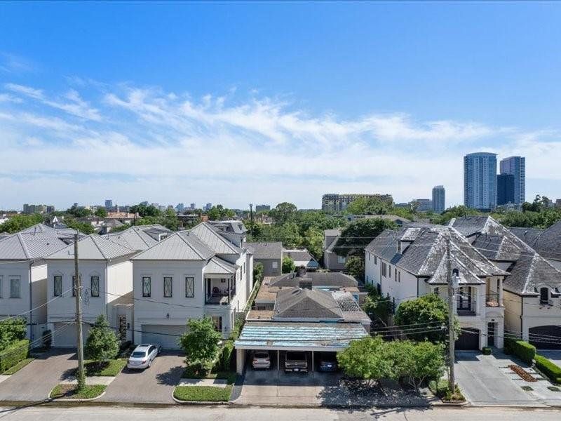 Southern views towards the Texas Medical Center. Shown at approximate height of 4th Floor. Views shown may not resemble actual unit view.