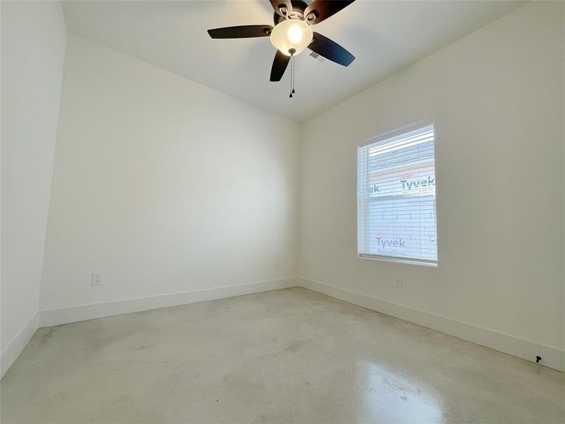 Empty room with ceiling fan