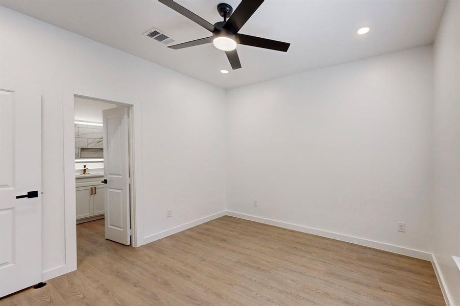 Unfurnished room featuring light wood-type flooring and ceiling fan