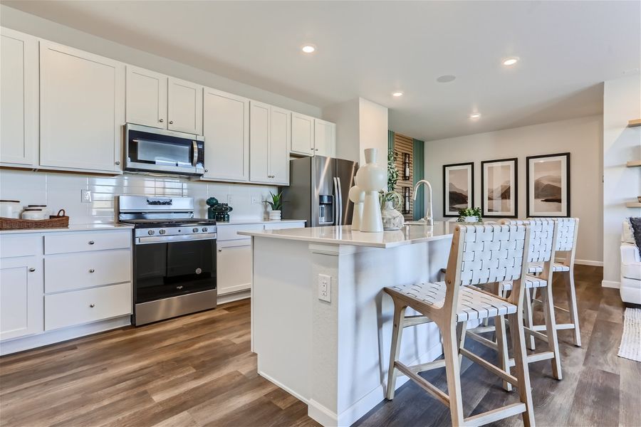 13833 deertrack ln - web quality - 009 - 11 kitchen