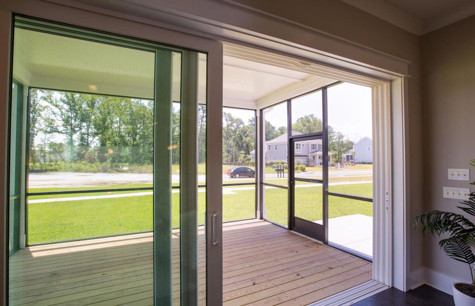 Screened-in Porch