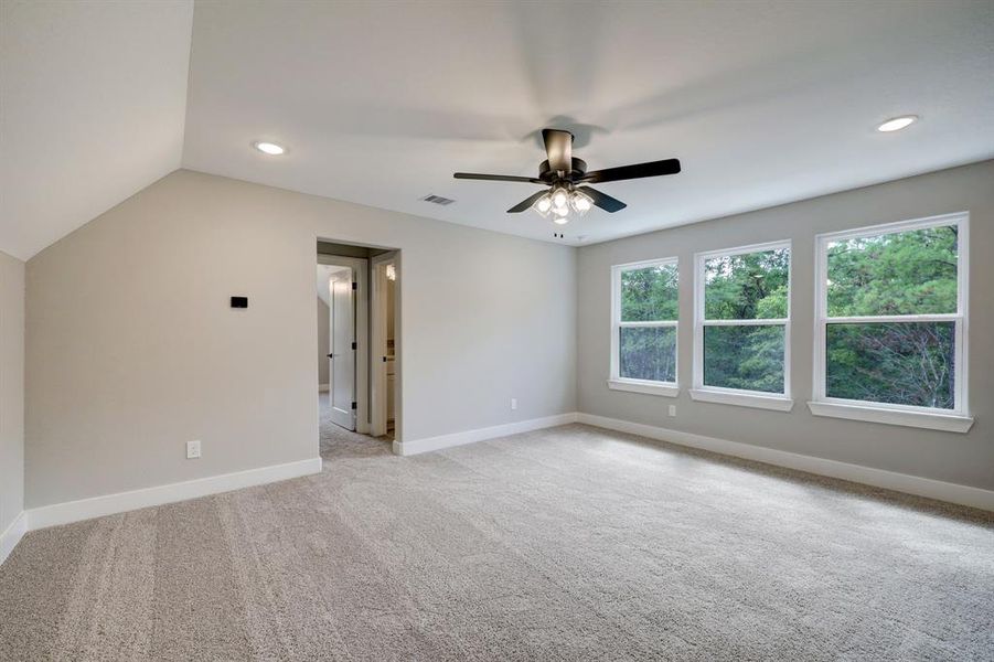 THE PICTURE SHOWN IS NOT THE ACTUAL HOME. TRINITY SIGNATURE HOMES IS BUILDING A SIMILAR FLOOR PLAN.