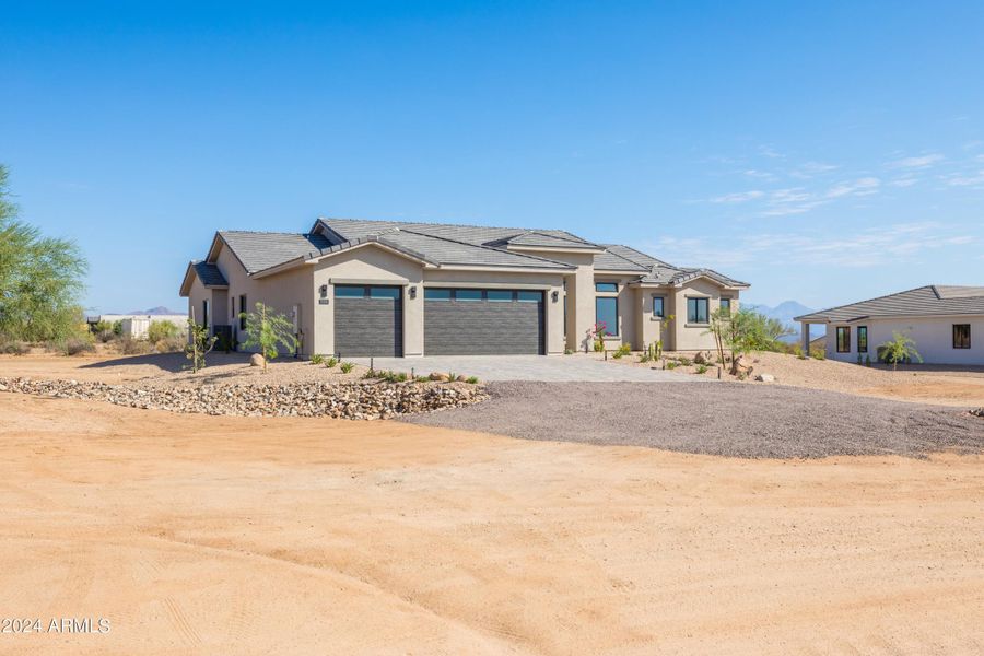 3 Car Garage w/ Electric Car Charger