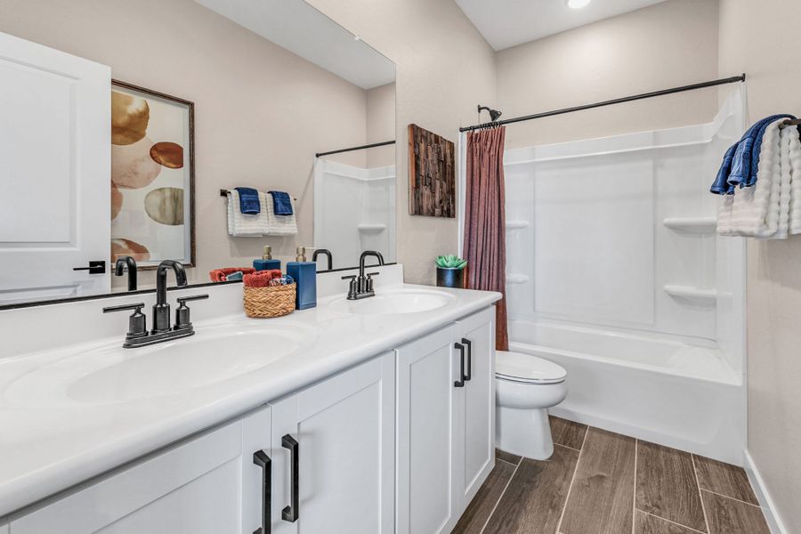 Bath | Cyan | Greenpointe at Eastmark | New homes in Mesa, Arizona | Landsea Homes