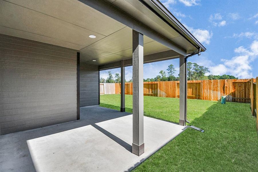 Discover the charm of this spacious backyard featuring a delightful covered patio. With ample room for both play and relaxation, it's the perfect outdoor haven. Tailor this space to your liking with patio furniture, a BBQ pit, and more. The potential for creating your dream outdoor living area is limitless!