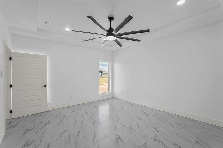 Empty room with ceiling fan