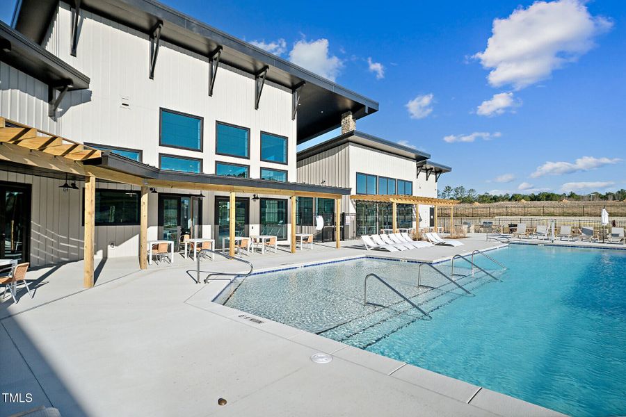 SUN_Stoneriver_Pic_Amenity_PoolDeck_3of8