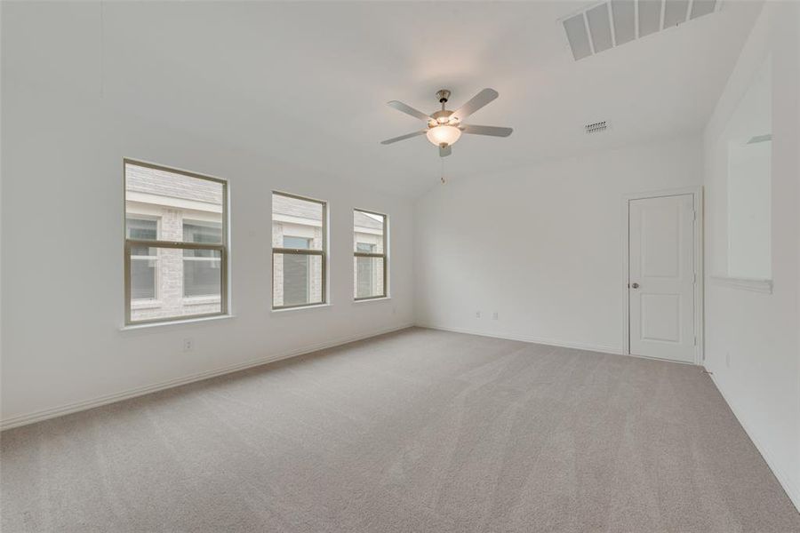 Carpeted spare room with ceiling fan