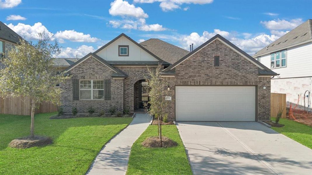 Welcome home to 2010 Fossil Ridge Drive  located in the community of StoneCreek Estates zoned to Lamar CISD.