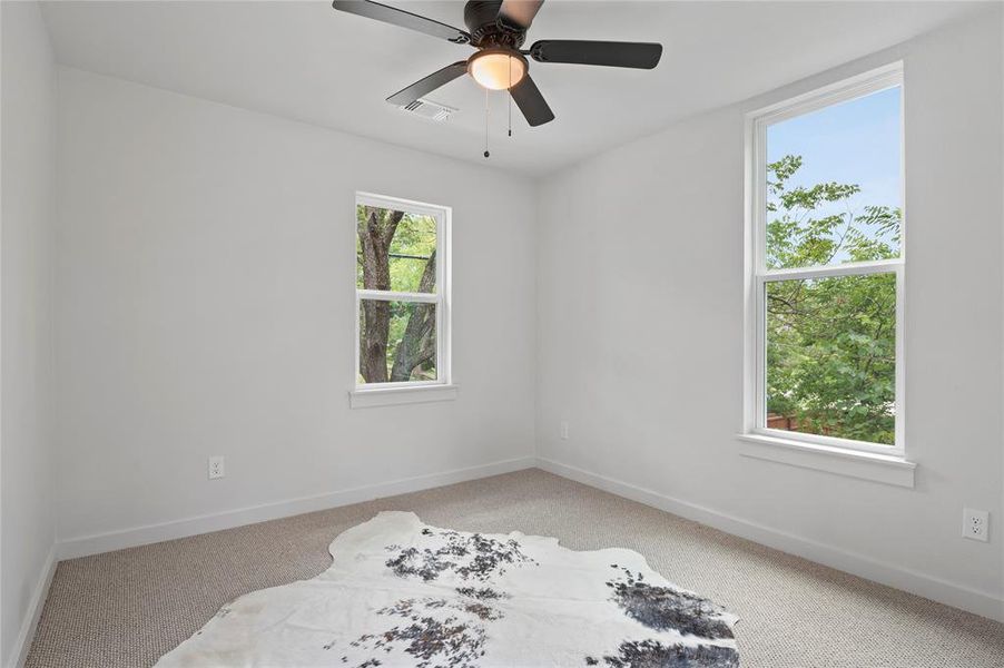 Unfurnished room with carpet and ceiling fan