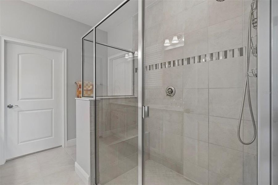 Owner's En-Suite / Large Walk-In Shower