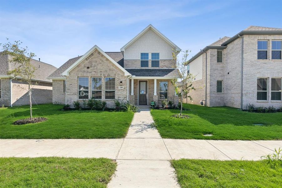 Craftsman house featuring a front yard