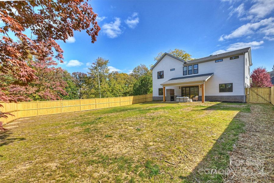 Large Fenced Yard