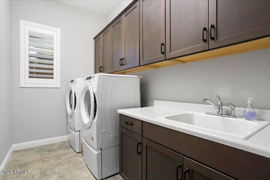 Laundry Room w/Sink/Cabinets