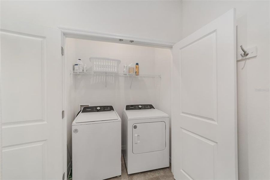 Laundry (with washer+dryer)