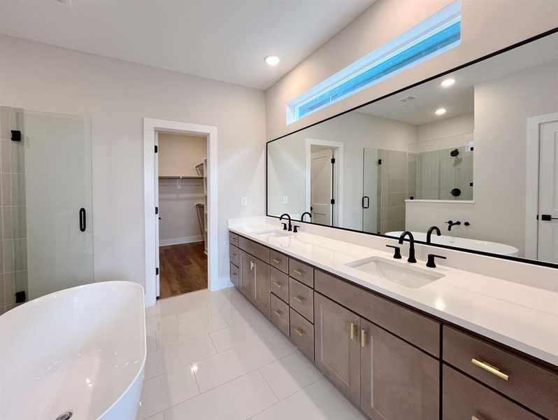 Spa-like Ensuite Bath with Dual Vanities and Soaking Tub